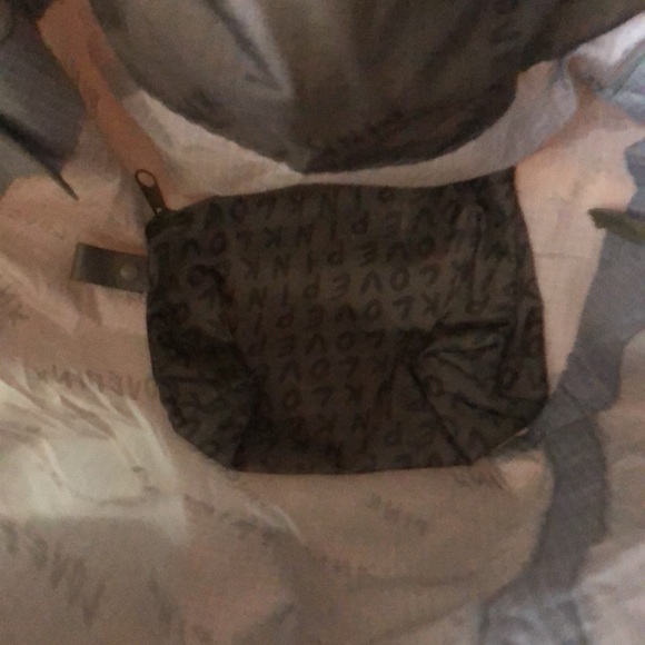 Pink Victoria’s Secret Olive green weekend tote bag and pouch large workout bag - Picture 12 of 16